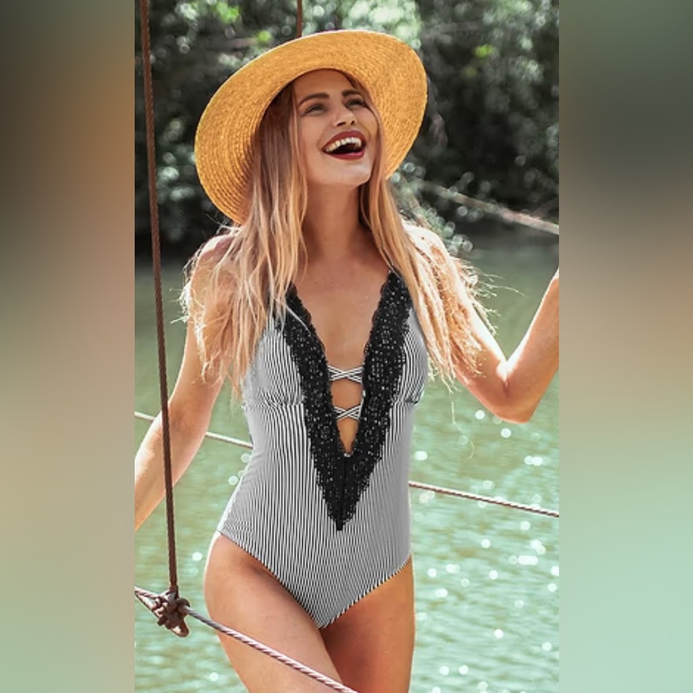 Cupshe Wish You Well Lace One-piece Swimsuit Size Small